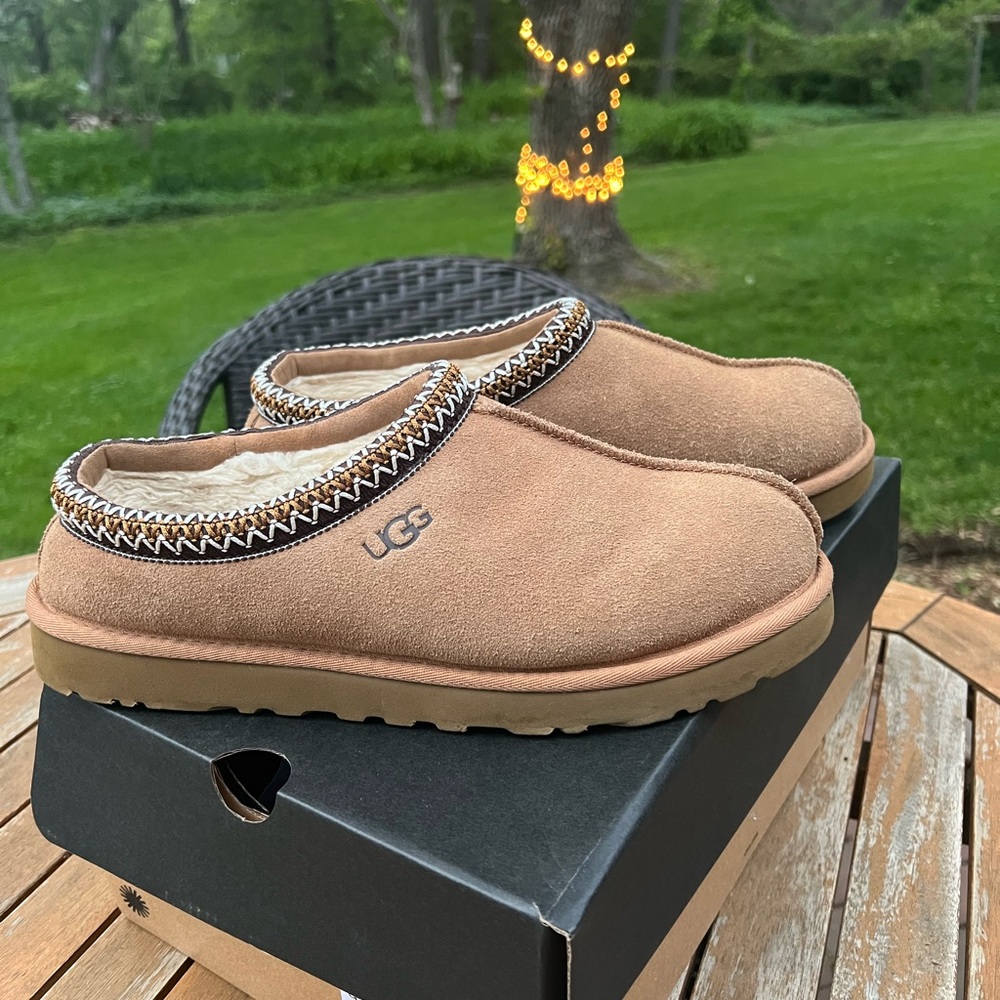 UGG Tasman SLIPPERS mens size 10/ chestnut color
Good used condition